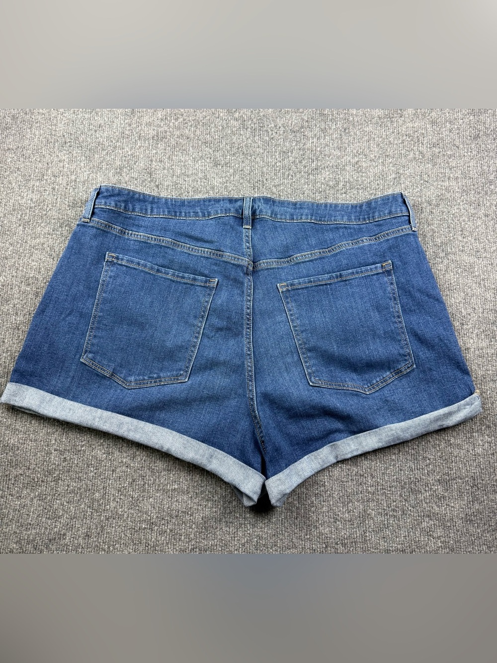 Old Navy Blue Denim Roll-Cuff Women’s Shorts, Size 24 - Picture 4 of 8